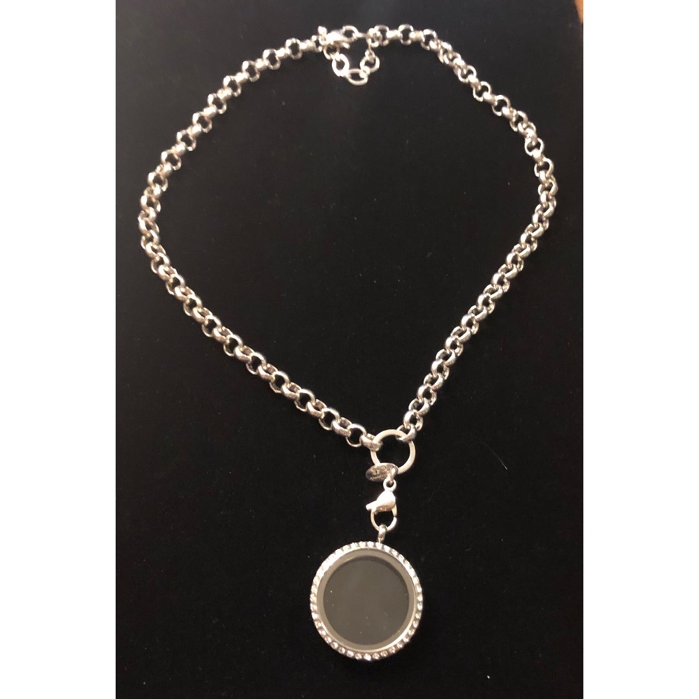 Origami Owl Silver Tone Round Locket Pendant Necklace